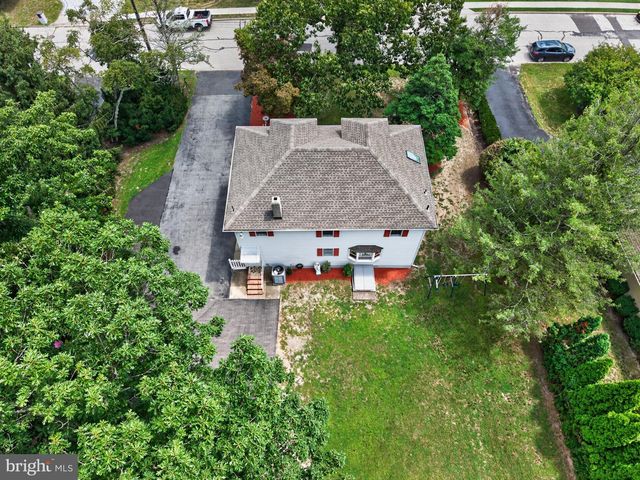 305 GROVE AVE, West Berlin, NJ 08091