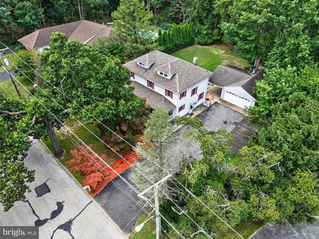 305 GROVE AVE, West Berlin, NJ 08091