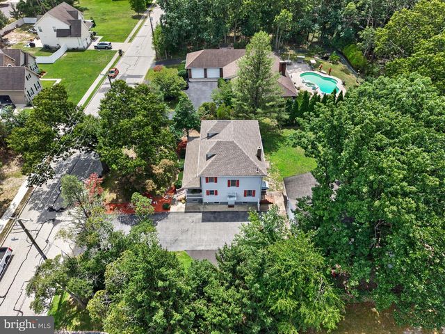 305 GROVE AVE, West Berlin, NJ 08091