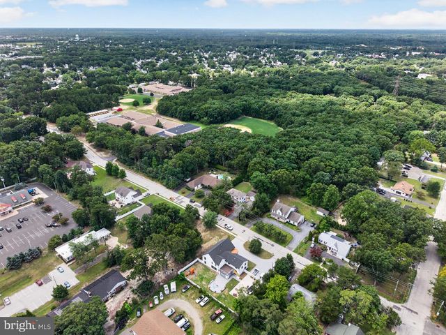 305 GROVE AVE, West Berlin, NJ 08091