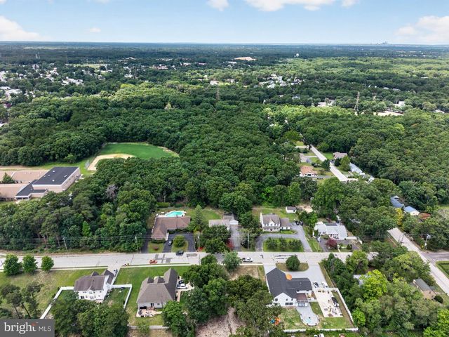 305 GROVE AVE, West Berlin, NJ 08091