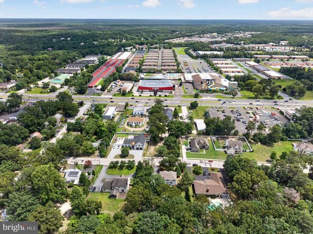 305 GROVE AVE, West Berlin, NJ 08091