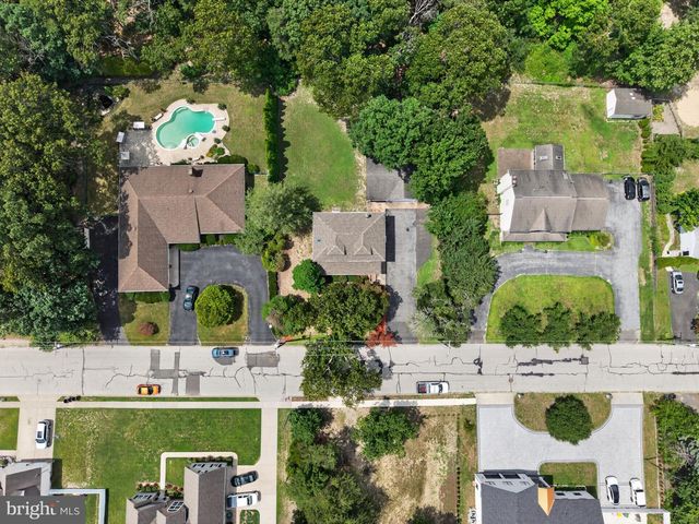 305 GROVE AVE, West Berlin, NJ 08091