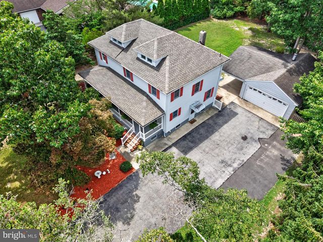 305 GROVE AVE, West Berlin, NJ 08091
