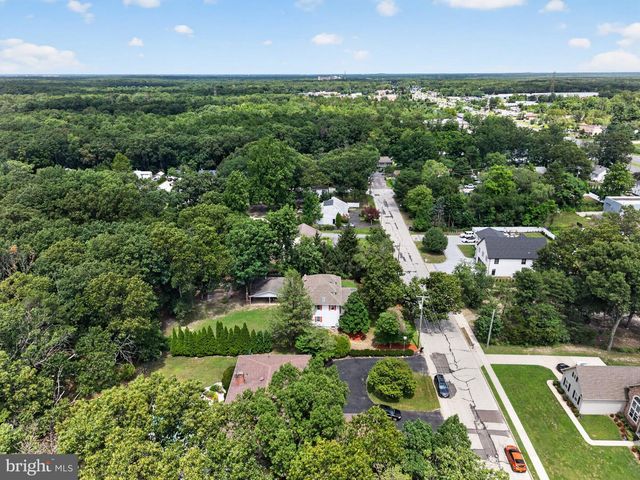 305 GROVE AVE, West Berlin, NJ 08091