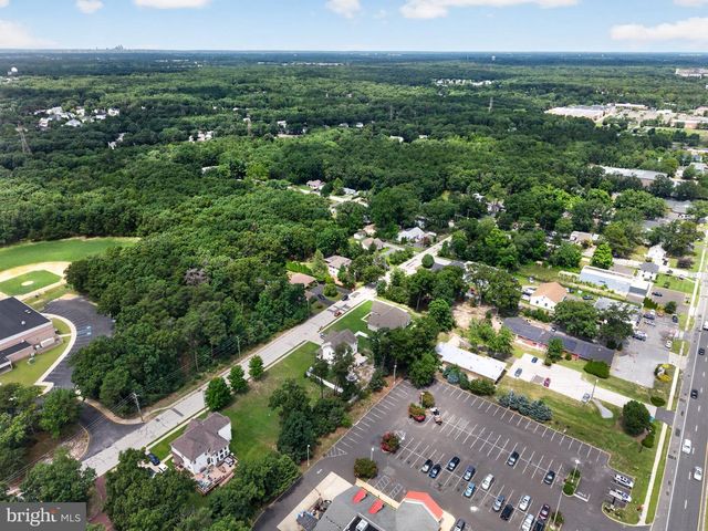 305 GROVE AVE, West Berlin, NJ 08091
