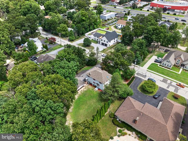 305 GROVE AVE, West Berlin, NJ 08091