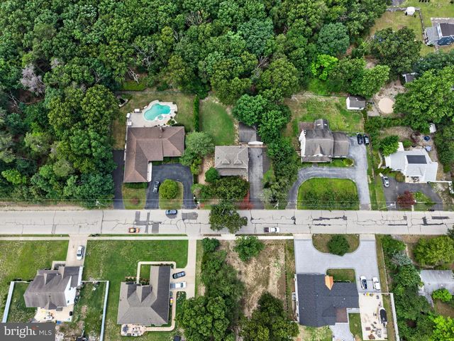 305 GROVE AVE, West Berlin, NJ 08091