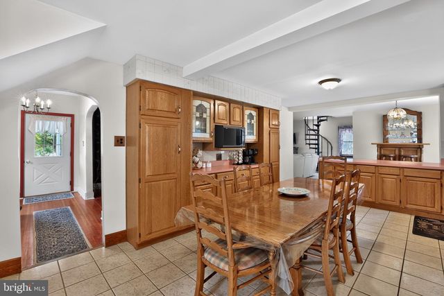 305 GROVE AVE, West Berlin, NJ 08091