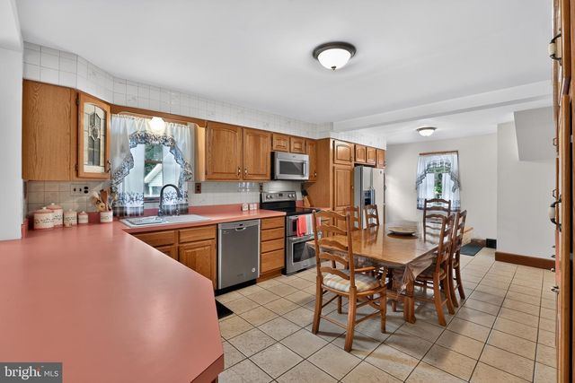 305 GROVE AVE, West Berlin, NJ 08091