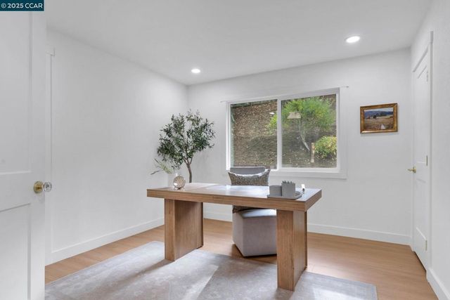 421 Roanoke Dr, Martinez, CA 94553