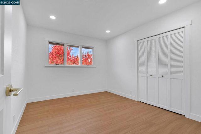 421 Roanoke Dr, Martinez, CA 94553