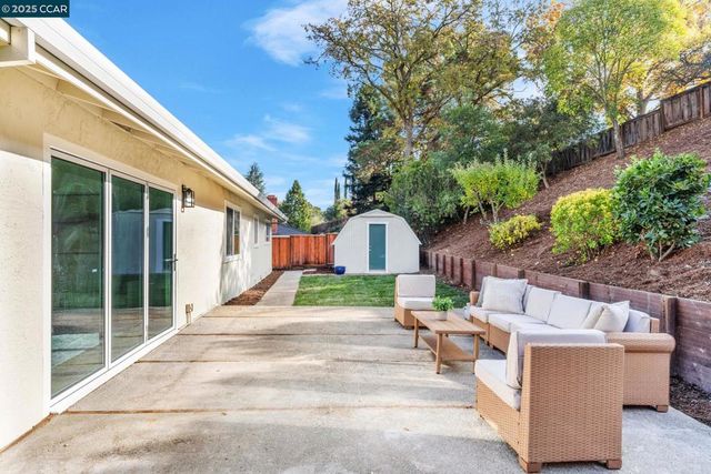 421 Roanoke Dr, Martinez, CA 94553