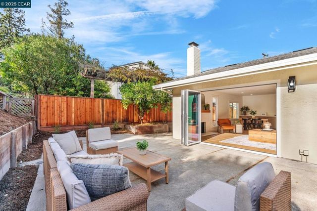 421 Roanoke Dr, Martinez, CA 94553