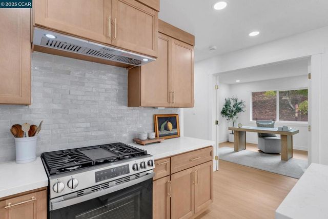 421 Roanoke Dr, Martinez, CA 94553