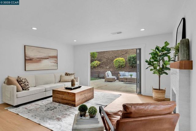 421 Roanoke Dr, Martinez, CA 94553