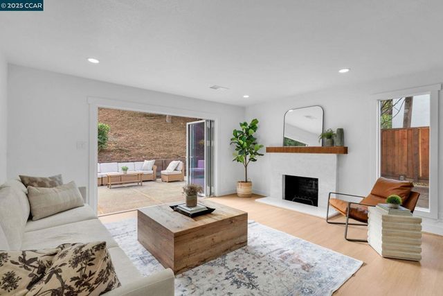 421 Roanoke Dr, Martinez, CA 94553