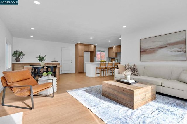 421 Roanoke Dr, Martinez, CA 94553