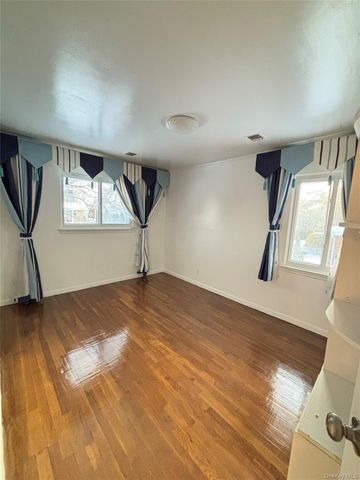 105 Seaman Road, Jericho, NY 11753