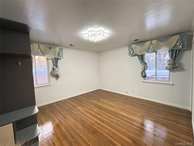 105 Seaman Road, Jericho, NY 11753