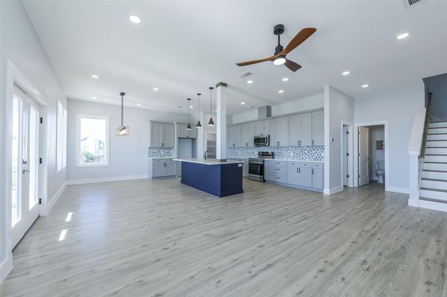 3226 Road Less Traveled, Galveston, TX 77554