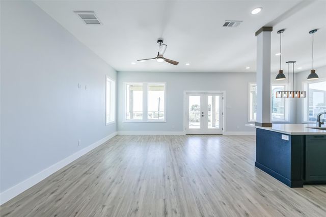 3226 Road Less Traveled, Galveston, TX 77554