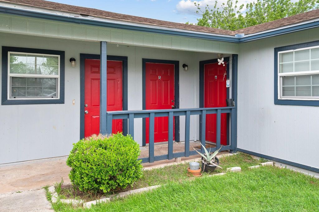 1611 Jones ST 5, Taylor, TX 76574