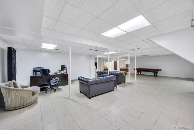 2 Old Bridge Court, Melville, NY 11747