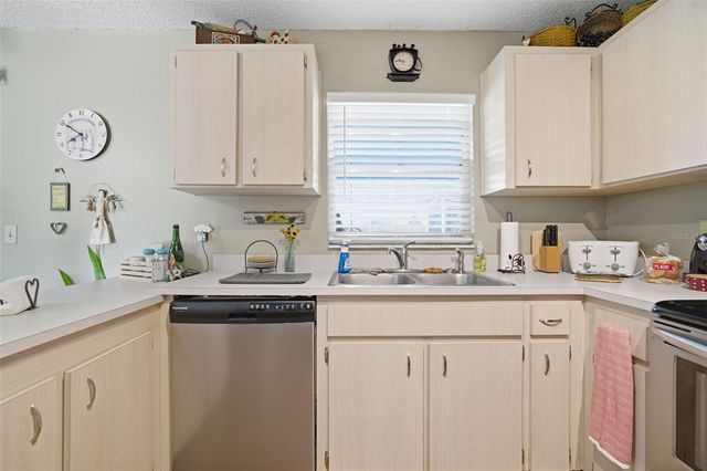 12461 HOBSON SIMMONS ROAD, Lithia, FL 33547