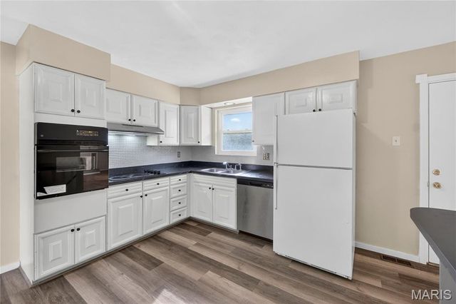 9999 Casa Rosa Drive, Affton, MO 63123