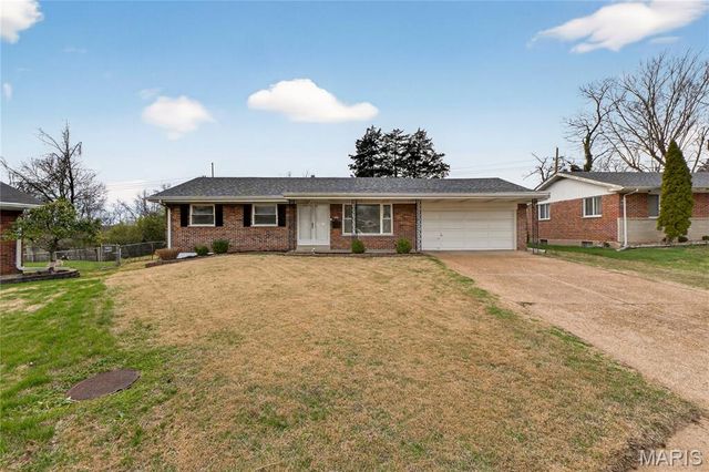 9999 Casa Rosa Drive, Affton, MO 63123