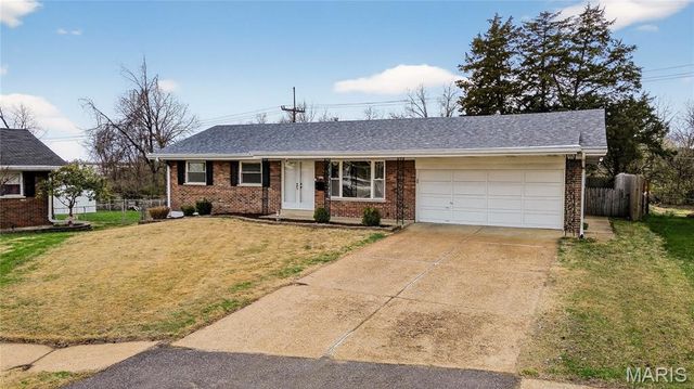 9999 Casa Rosa Drive, Affton, MO 63123