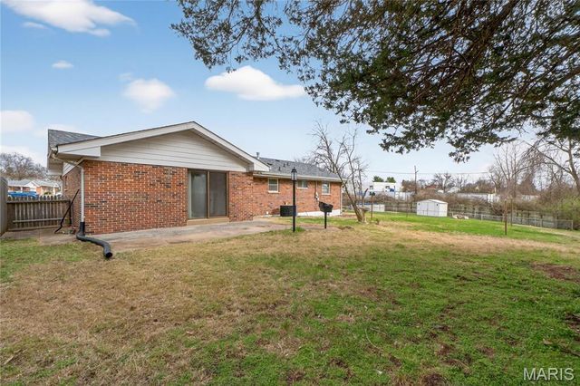 9999 Casa Rosa Drive, Affton, MO 63123