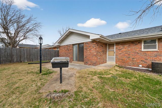9999 Casa Rosa Drive, Affton, MO 63123