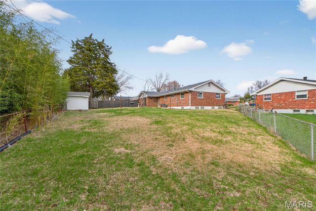 9999 Casa Rosa Drive, Affton, MO 63123