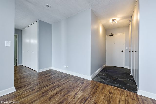 1212 N La Salle Drive 2406, Chicago, IL 60610