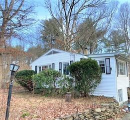 6 S Sullivan Rd, Charlton, MA 01507