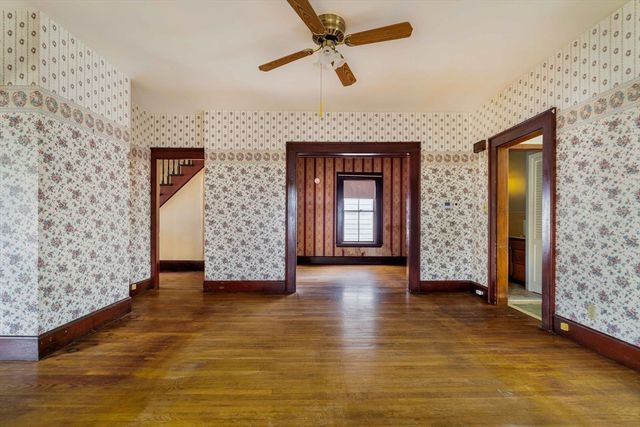 5 Washington St, Stoneham, MA 02180