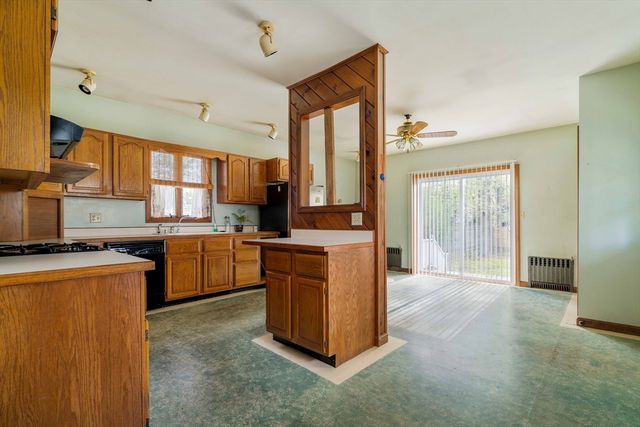 5 Washington St, Stoneham, MA 02180