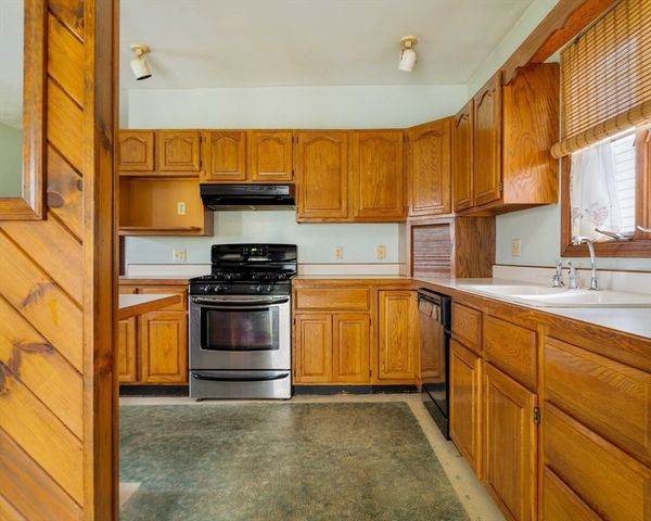 5 Washington St, Stoneham, MA 02180