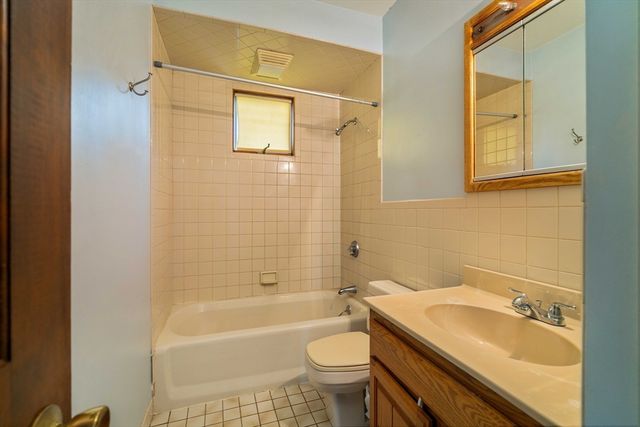5 Washington St, Stoneham, MA 02180