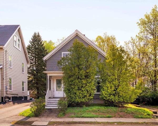 5 Washington St, Stoneham, MA 02180