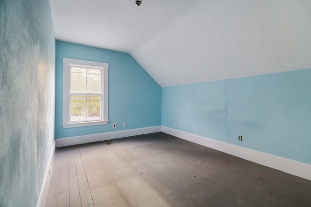 5 Washington St, Stoneham, MA 02180