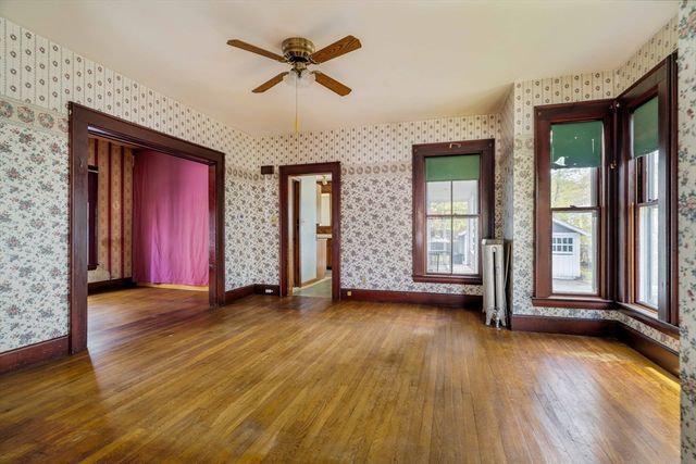 5 Washington St, Stoneham, MA 02180