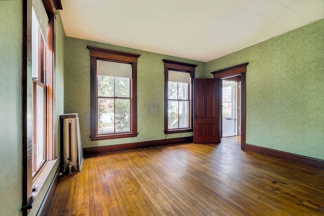 5 Washington St, Stoneham, MA 02180