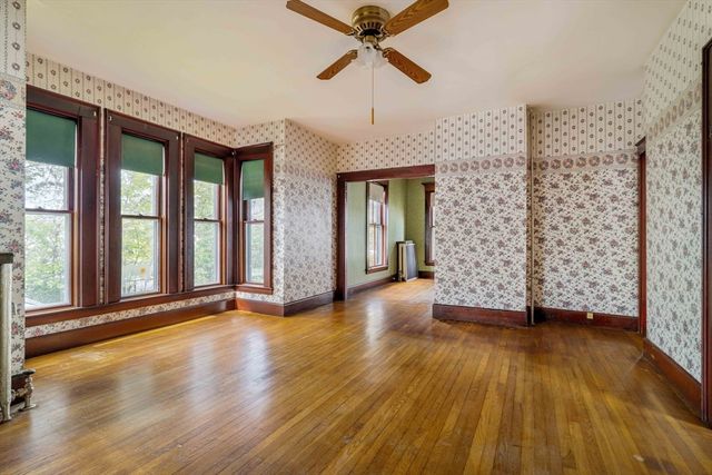 5 Washington St, Stoneham, MA 02180