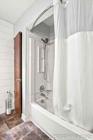 15 E 35th Street, Holland, MI 49423