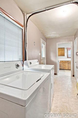 15 E 35th Street, Holland, MI 49423