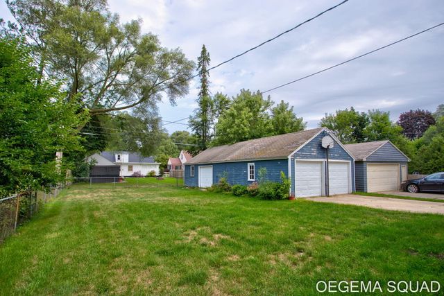 15 E 35th Street, Holland, MI 49423