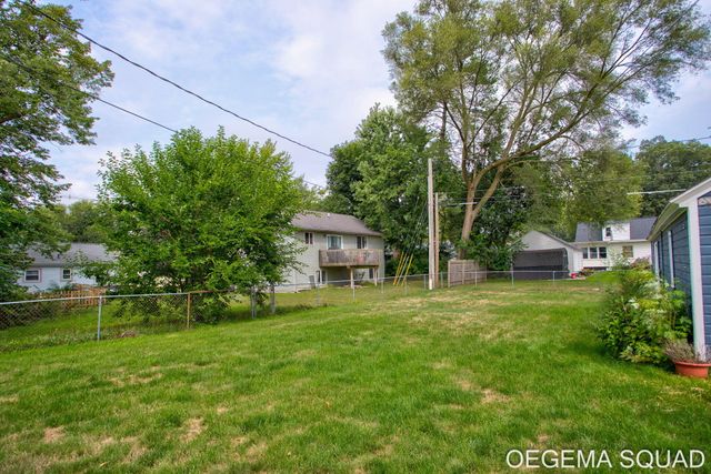 15 E 35th Street, Holland, MI 49423